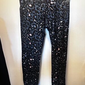 Calvin Klein Performance capri leggings in a black, blue, & pink Sz Medium